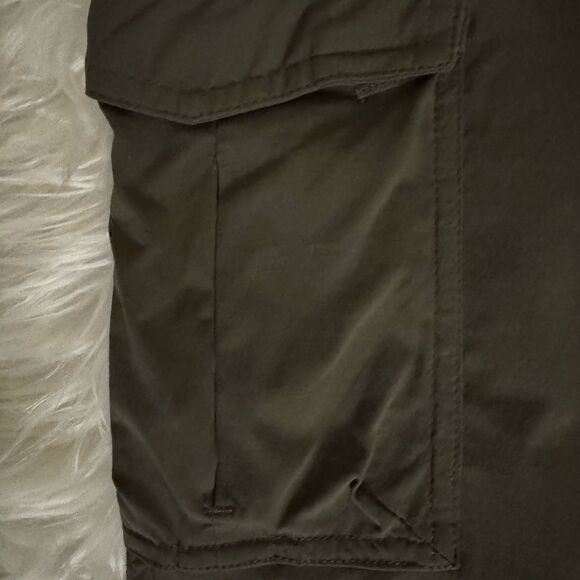 Columbia Omni Shield City Slickerz Roll-Up Stretch Pants in Olive Green Size 8 - Picture 9 of 12